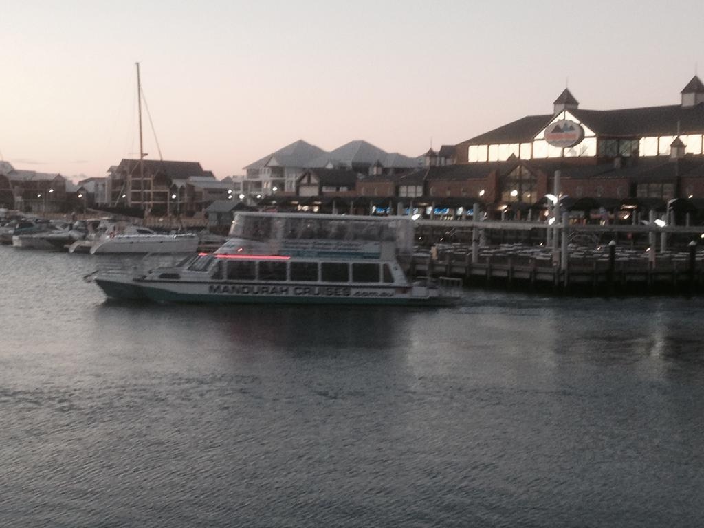 Mandurah Ocean Marina Chalets מראה חיצוני תמונה